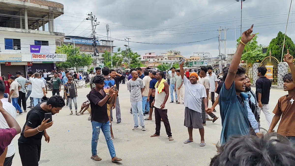 धनुषाका विभिन्न क्षेत्रमा अनिश्चितकालीन कर्फ्यु
