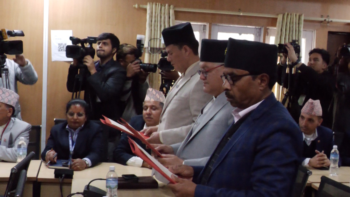 नवनिर्वाचित राष्ट्रिय सभा सदस्यद्वारा शपथ ग्रहण