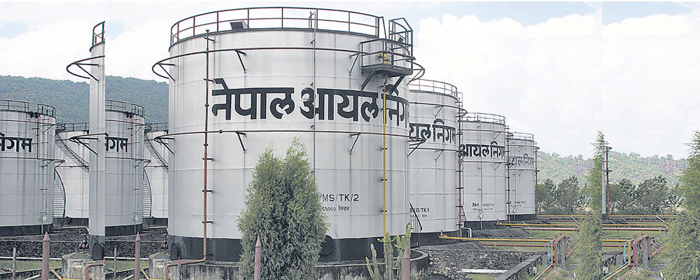 पेट्रोलियम पदार्थको मूल्य घट्यो, पेट्रोलमा २० र डिजेलमा ३० रुपैयाँ कटौती