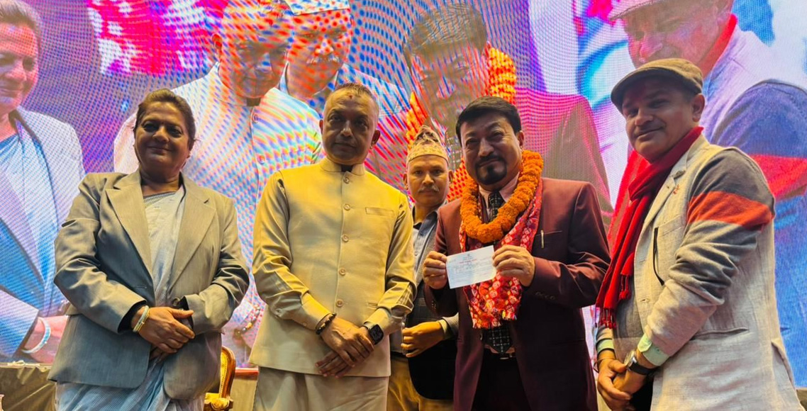 एमालेका नेता मानन्धर र ढकाल कांग्रेस प्रवेश